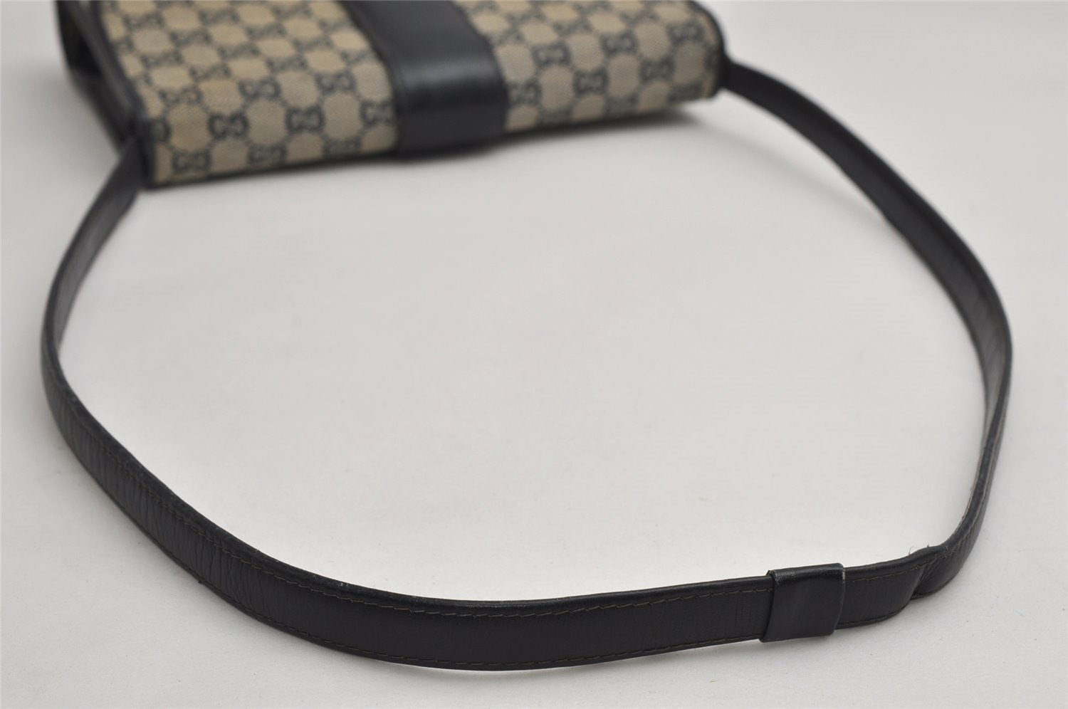 Authentic GUCCI Shoulder Cross Body Bag Purse GG Canvas Leather Navy Blue 1256K