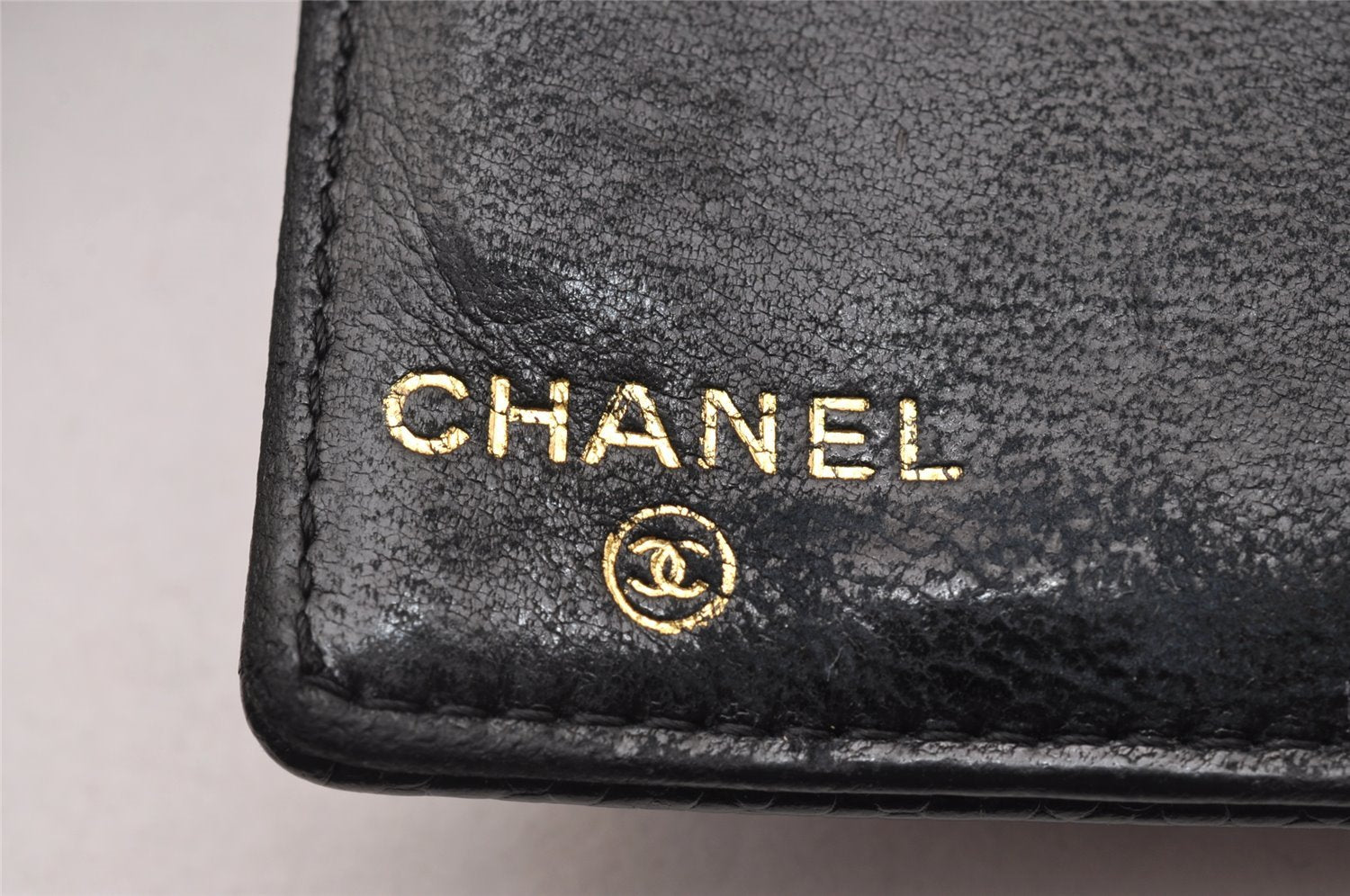 Authentic CHANEL Vintage Caviar Skin CC Logo Bifold Wallet Purse Black 1265J