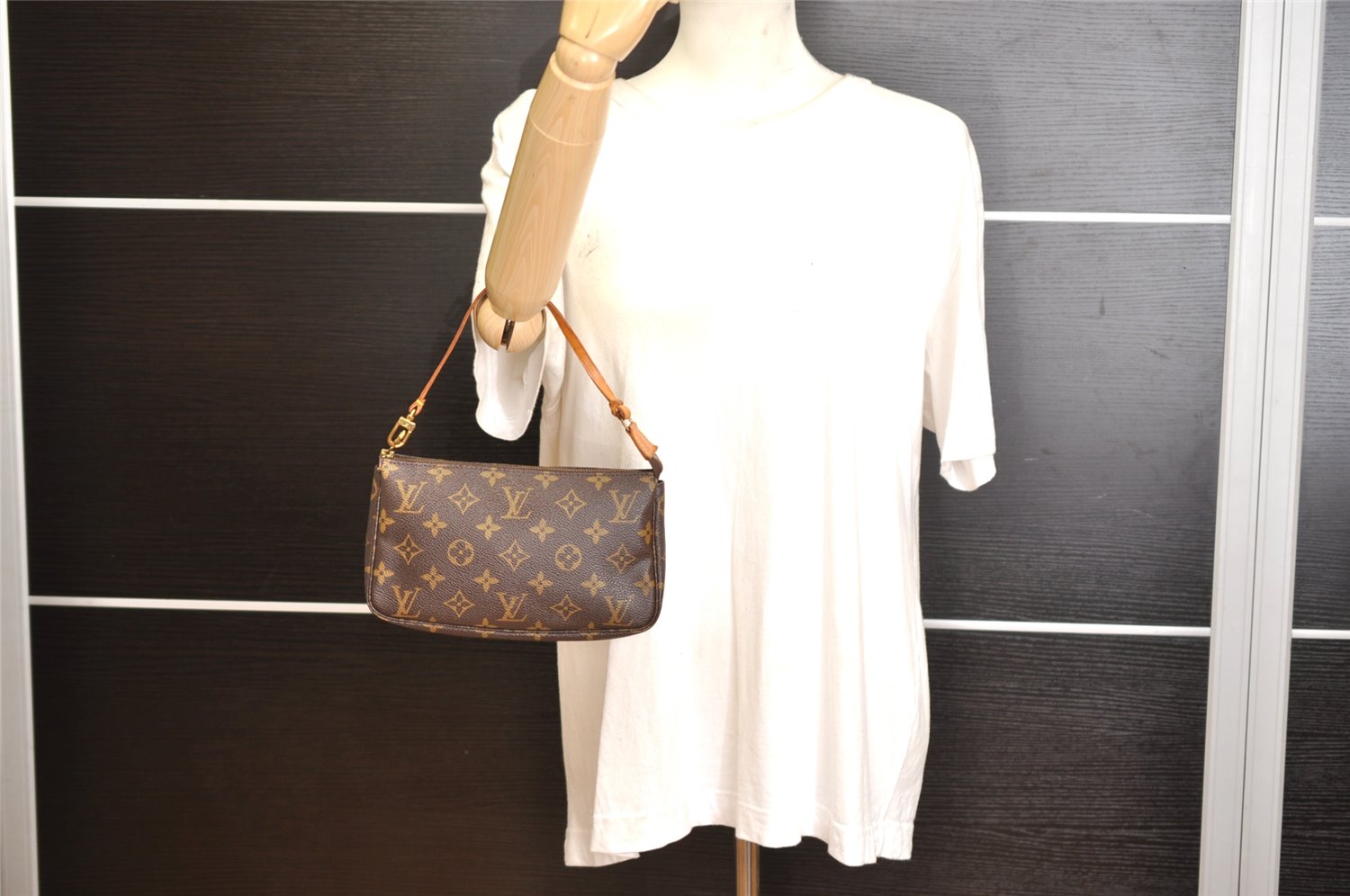 Authentic Louis Vuitton Monogram Pochette Accessoires Pouch M51980 LV 1284K