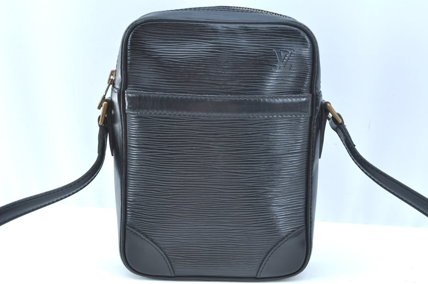 Authentic Louis Vuitton Epi Danube Shoulder Cross Bag Black M45632 LV 1285I