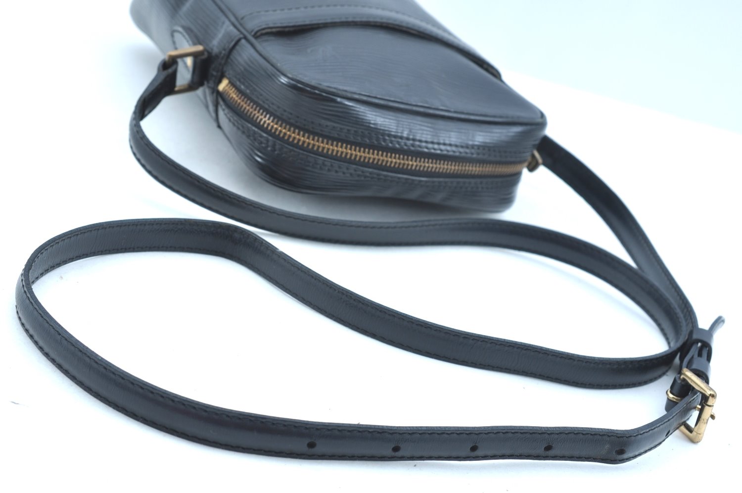 Authentic Louis Vuitton Epi Danube Shoulder Cross Bag Black M45632 LV 1285I