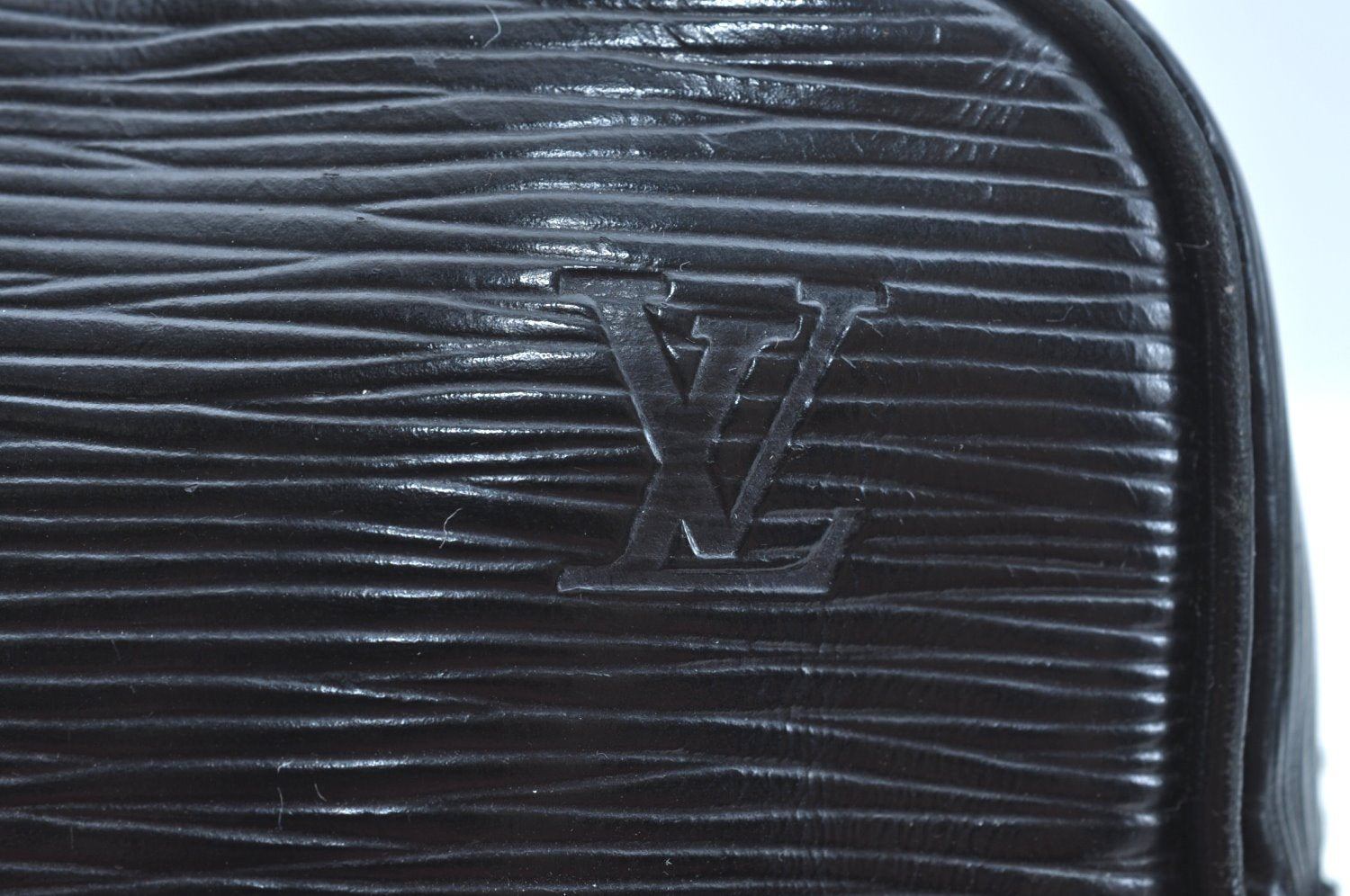 Authentic Louis Vuitton Epi Danube Shoulder Cross Bag Black M45632 LV 1285I