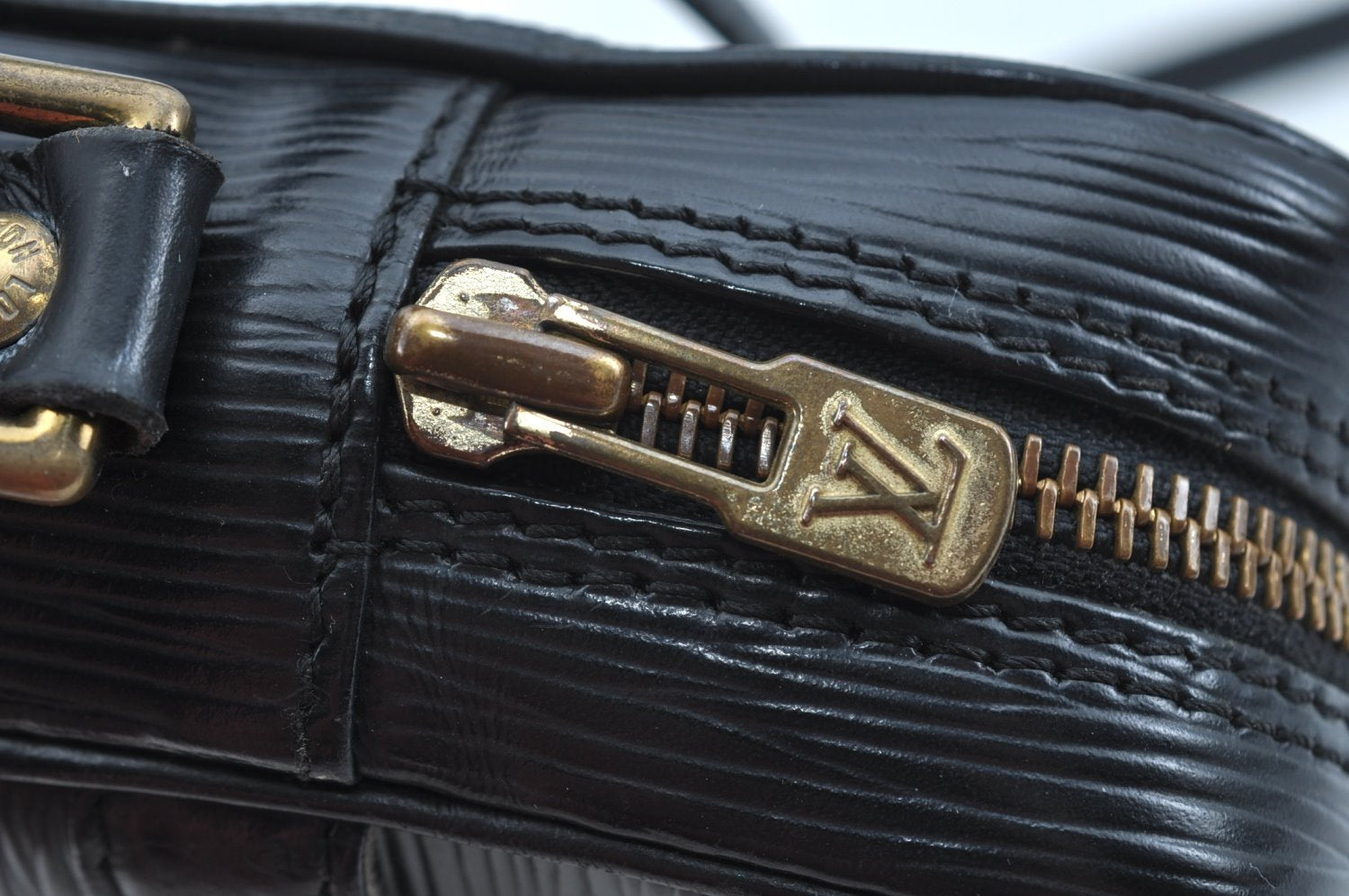 Authentic Louis Vuitton Epi Danube Shoulder Cross Bag Black M45632 LV 1285I