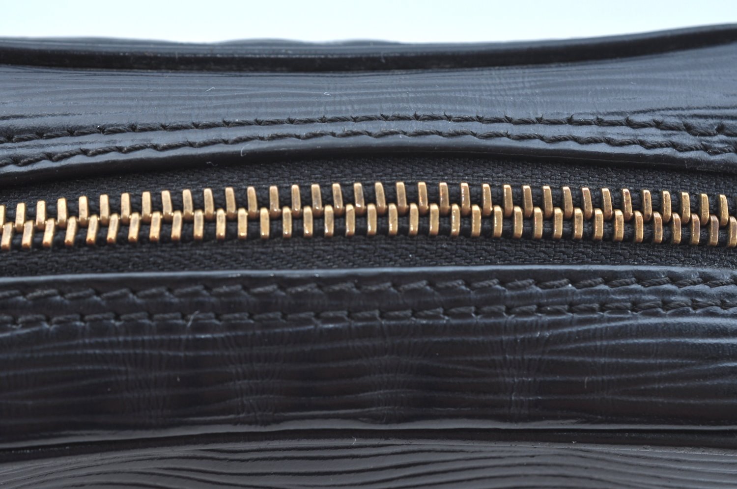 Authentic Louis Vuitton Epi Danube Shoulder Cross Bag Black M45632 LV 1285I