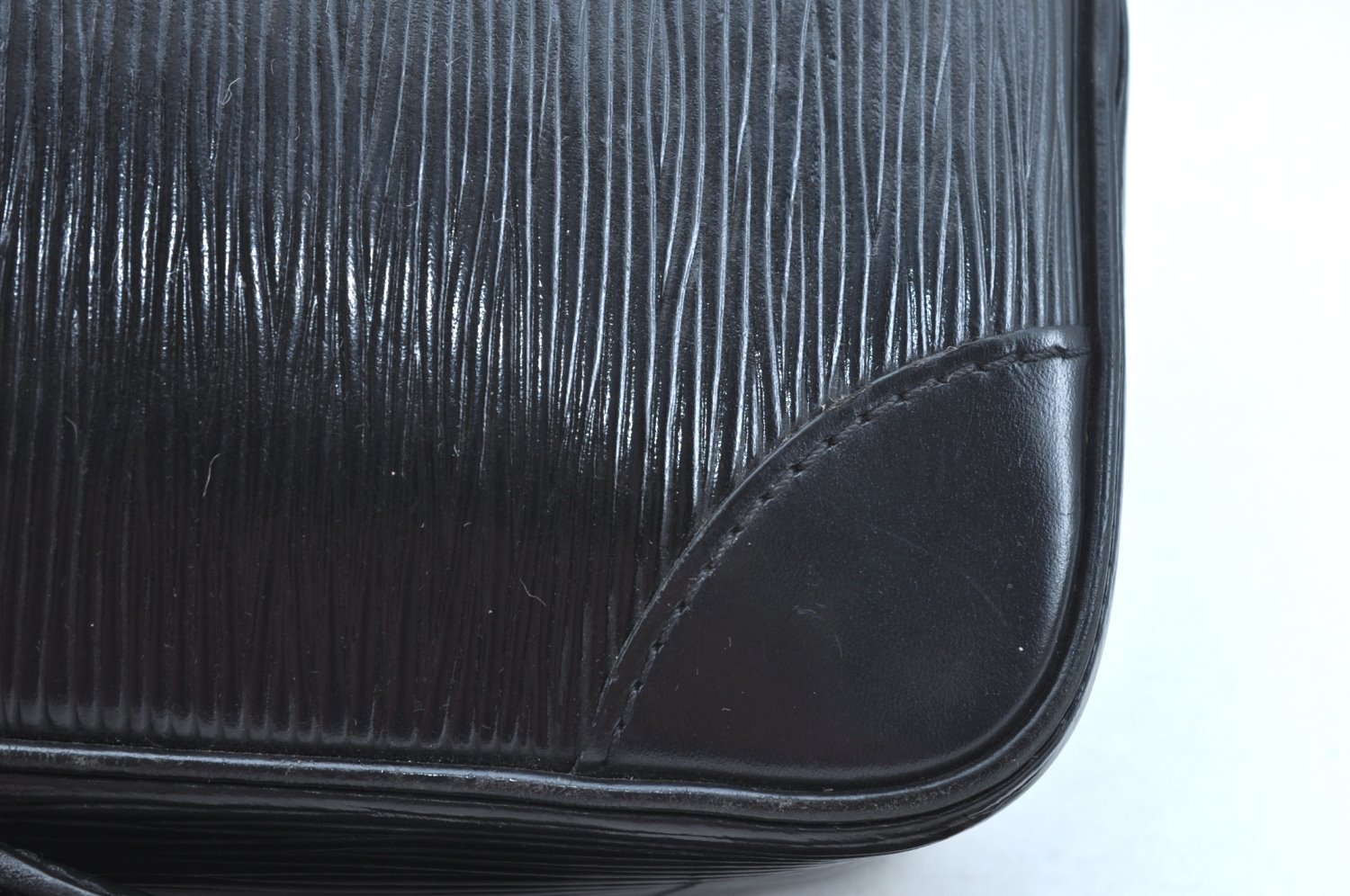 Authentic Louis Vuitton Epi Danube Shoulder Cross Bag Black M45632 LV 1285I