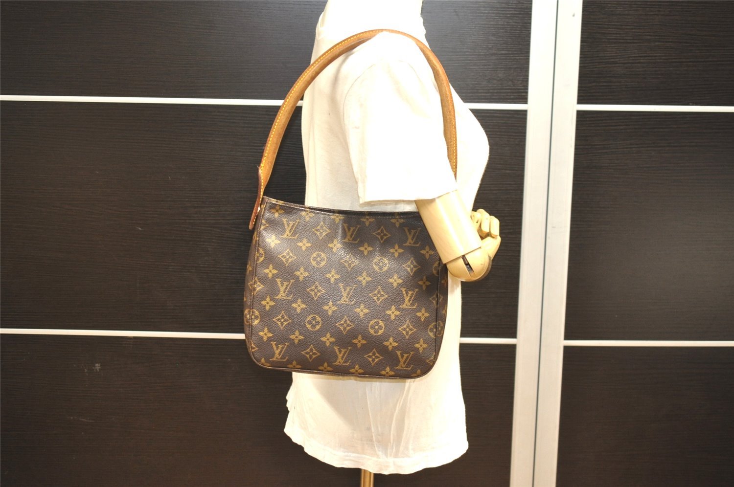 Authentic Louis Vuitton Monogram Looping MM Shoulder Bag M51146 LV 1295I