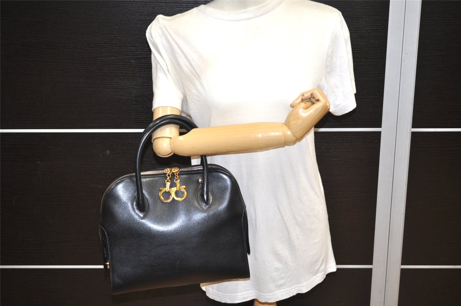 Authentic Salvatore Ferragamo Gancini Leather 2Way Shoulder Hand Bag Black 1304K
