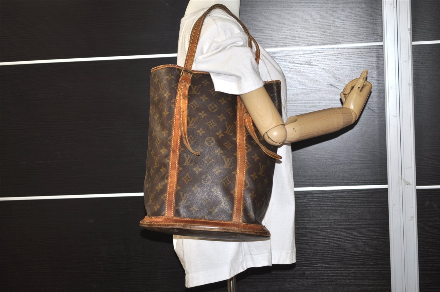 Authentic Louis Vuitton Monogram Bucket GM Shoulder Tote Bag Old Model LV 1308I
