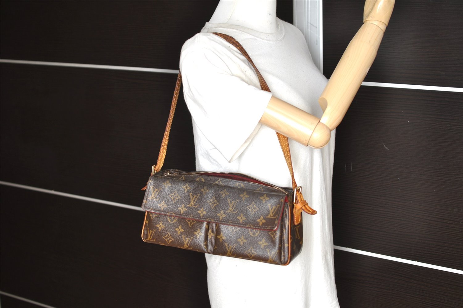 Authentic Louis Vuitton Monogram Viva Cite MM Shoulder Bag M51164 Junk 1309K