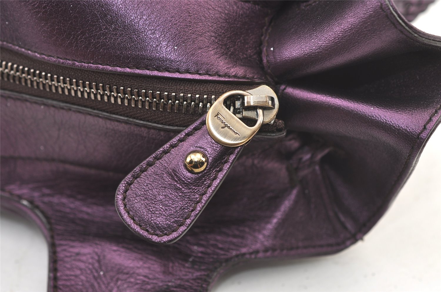 Authentic Salvatore Ferragamo Gancini Leather Shoulder Tote Bag Purple 1321K