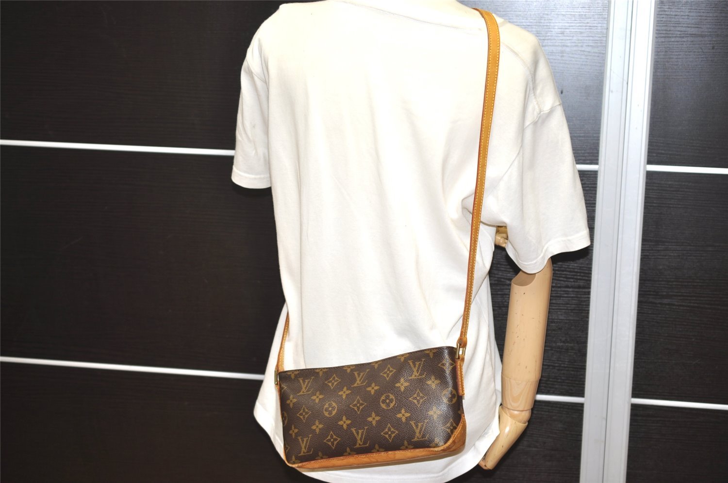 Authentic Louis Vuitton Monogram Trotteur Shoulder Cross Bag M51240 LV 1323I