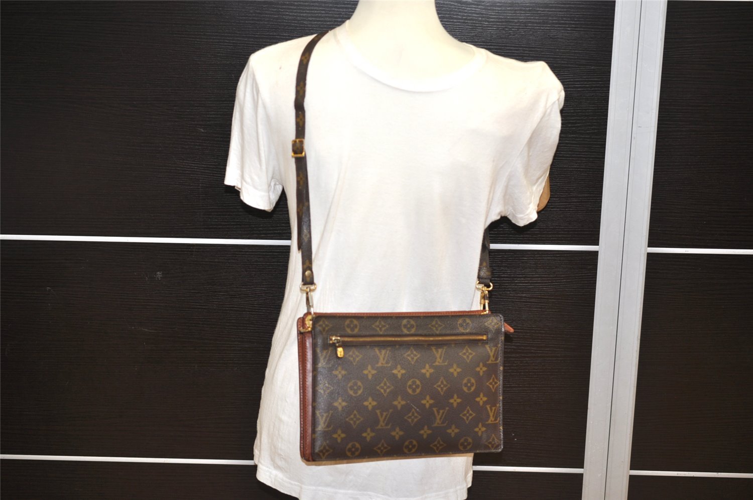 Authentic Louis Vuitton Monogram Enghien Shoulder Cross Bag M51205 LV 1324K