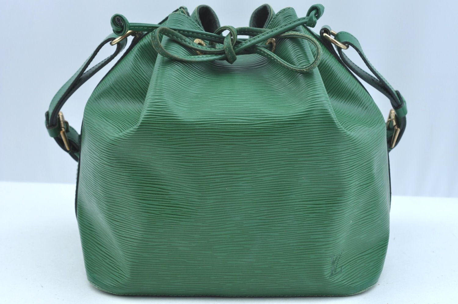Authentic Louis Vuitton Epi Petit Noe Shoulder Drawstring Bag M44104 Green 1330I