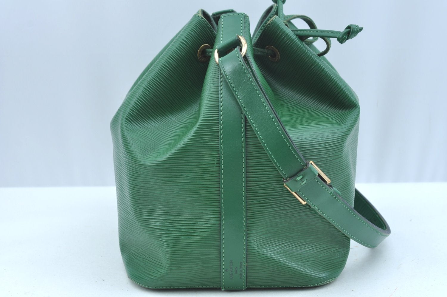 Authentic Louis Vuitton Epi Petit Noe Shoulder Drawstring Bag M44104 Green 1330I