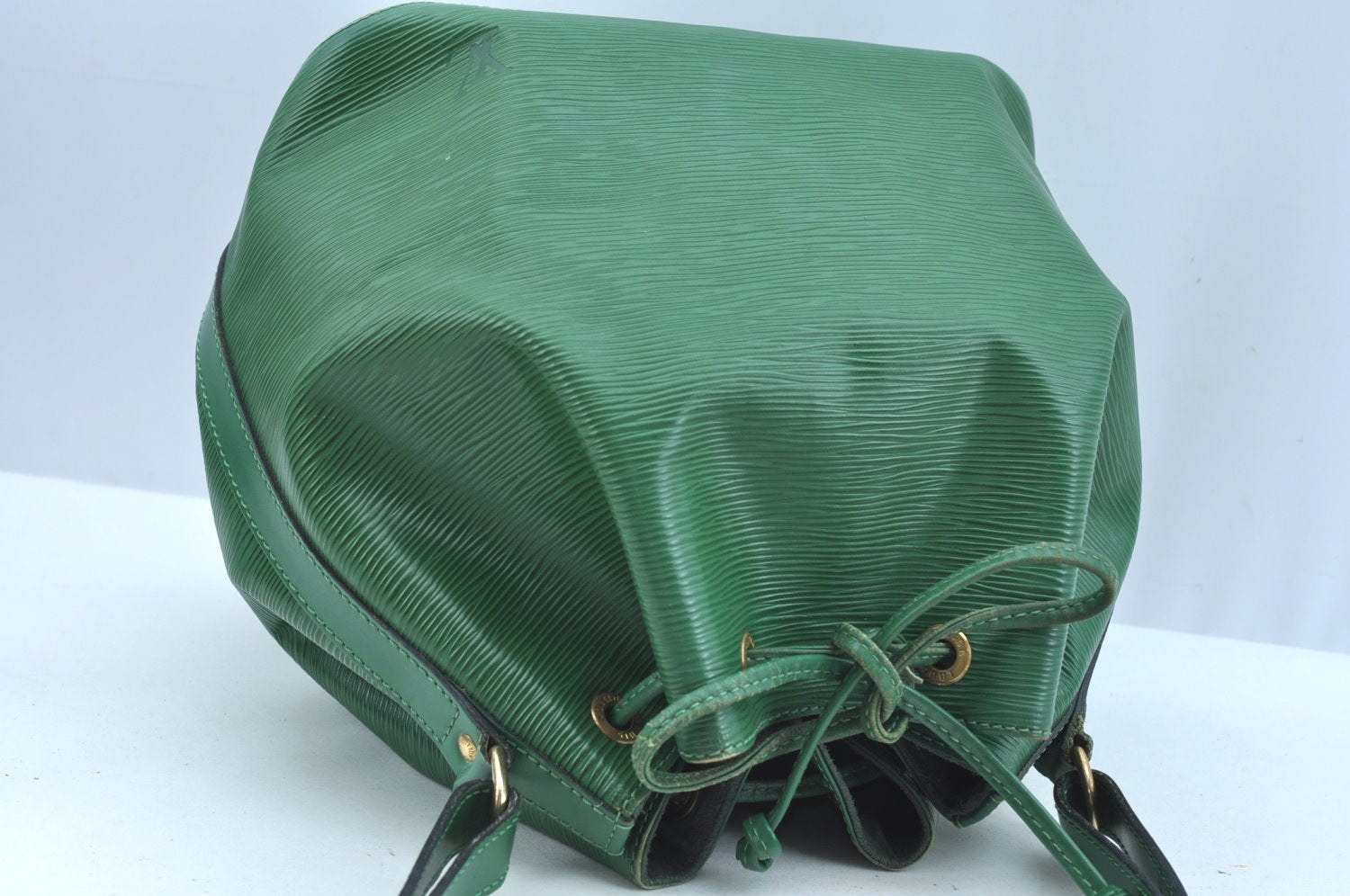 Authentic Louis Vuitton Epi Petit Noe Shoulder Drawstring Bag M44104 Green 1330I