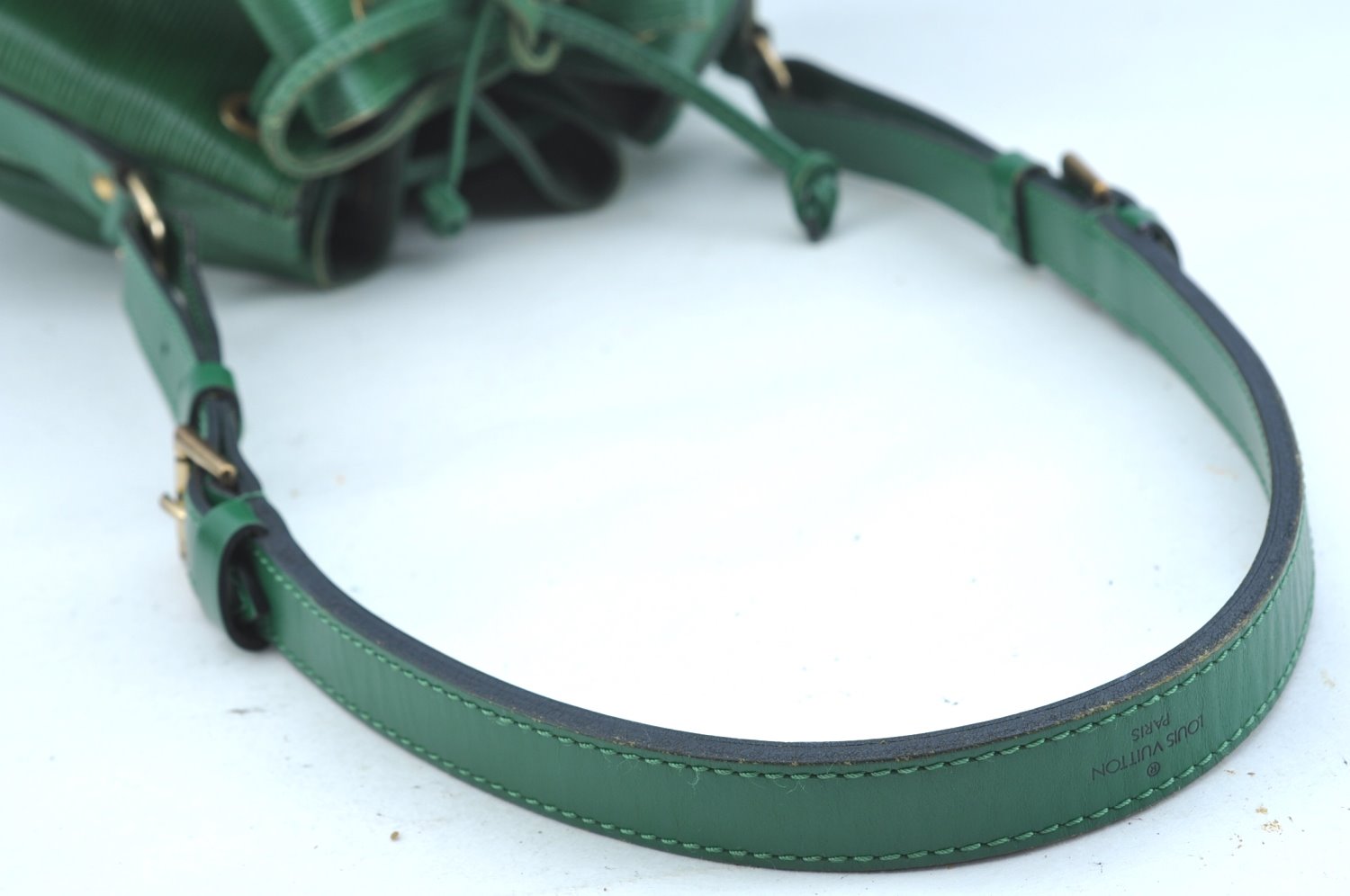 Authentic Louis Vuitton Epi Petit Noe Shoulder Drawstring Bag M44104 Green 1330I