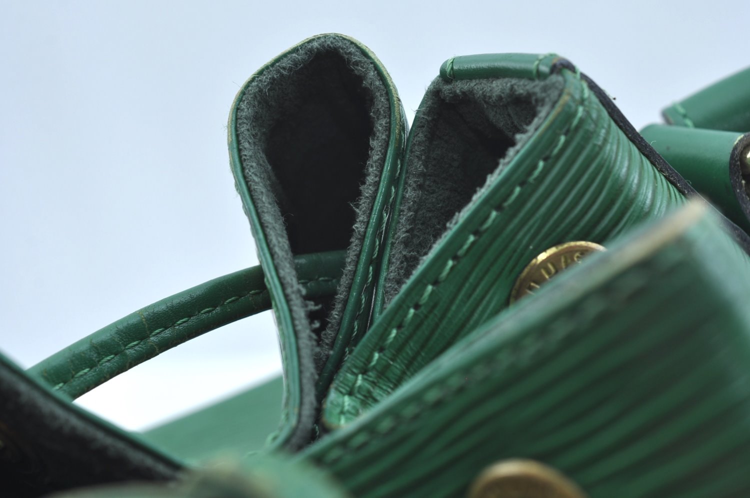 Authentic Louis Vuitton Epi Petit Noe Shoulder Drawstring Bag M44104 Green 1330I