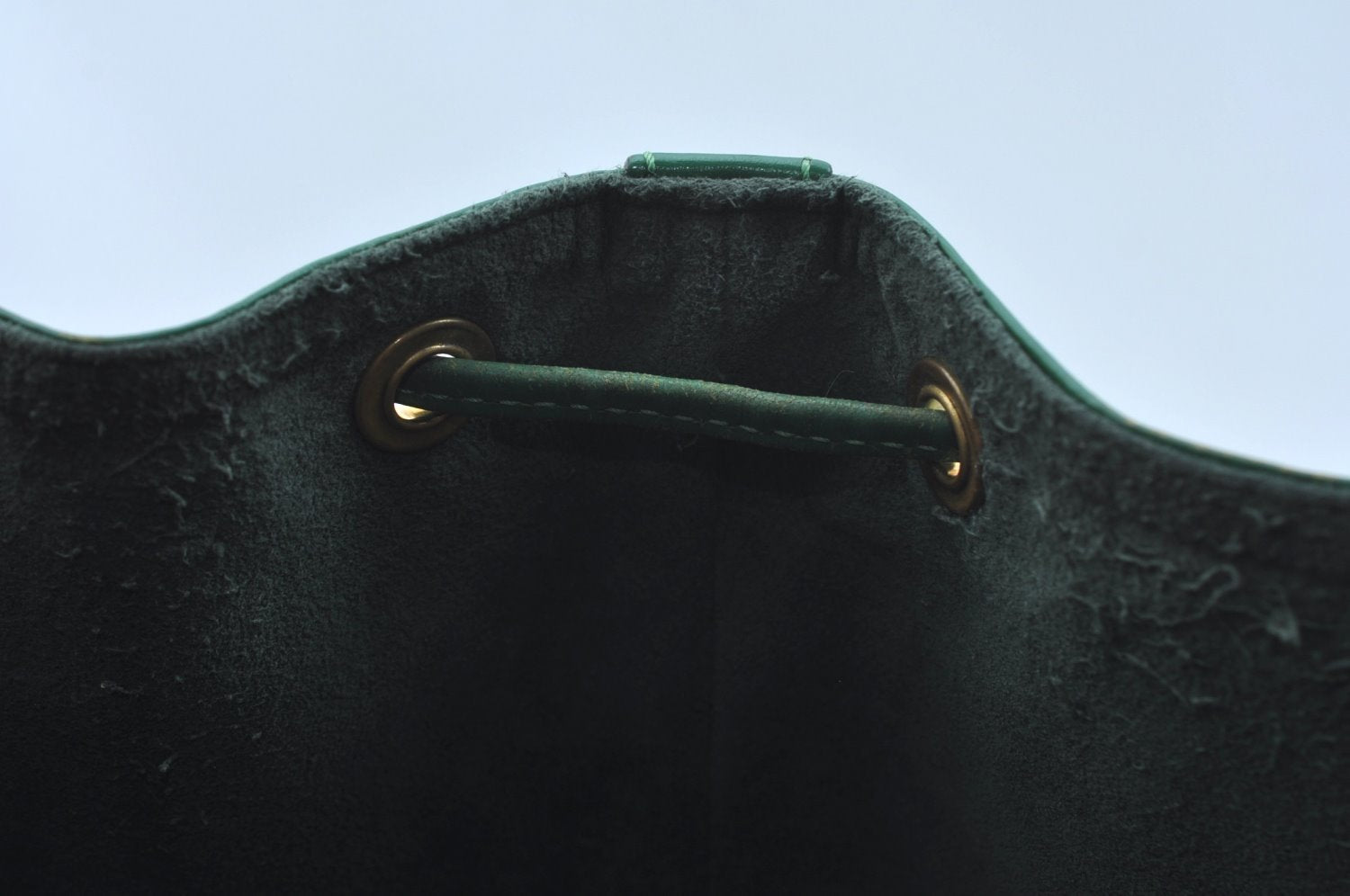 Authentic Louis Vuitton Epi Petit Noe Shoulder Drawstring Bag M44104 Green 1330I