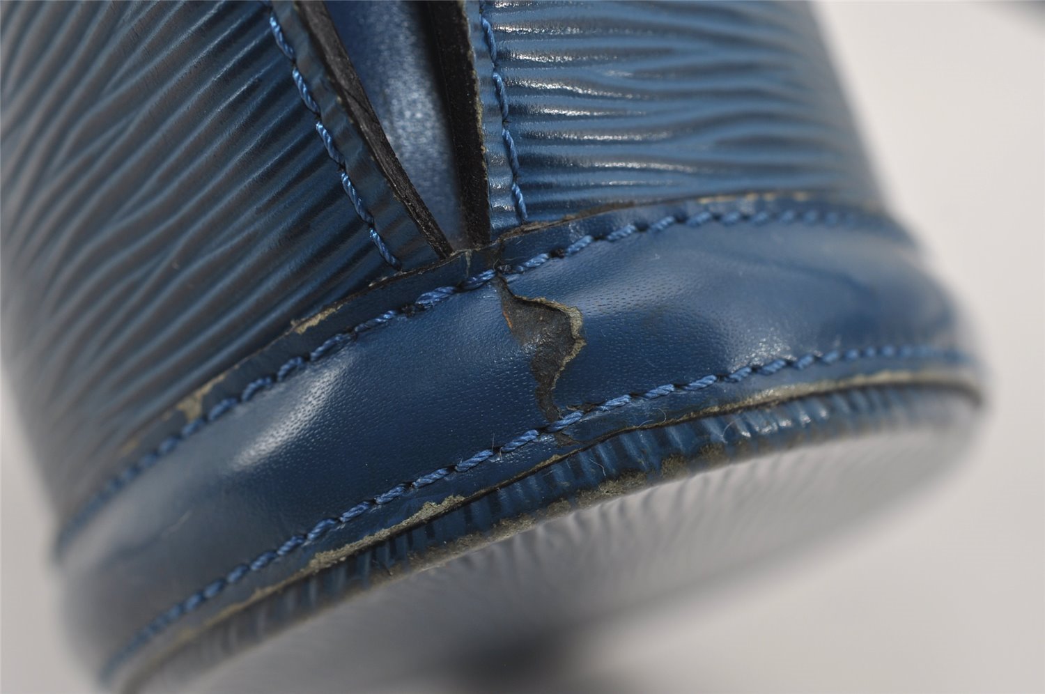 Authentic Louis Vuitton Epi Saint Jacques Poignier Long Shoulder Bag Blue 1331I