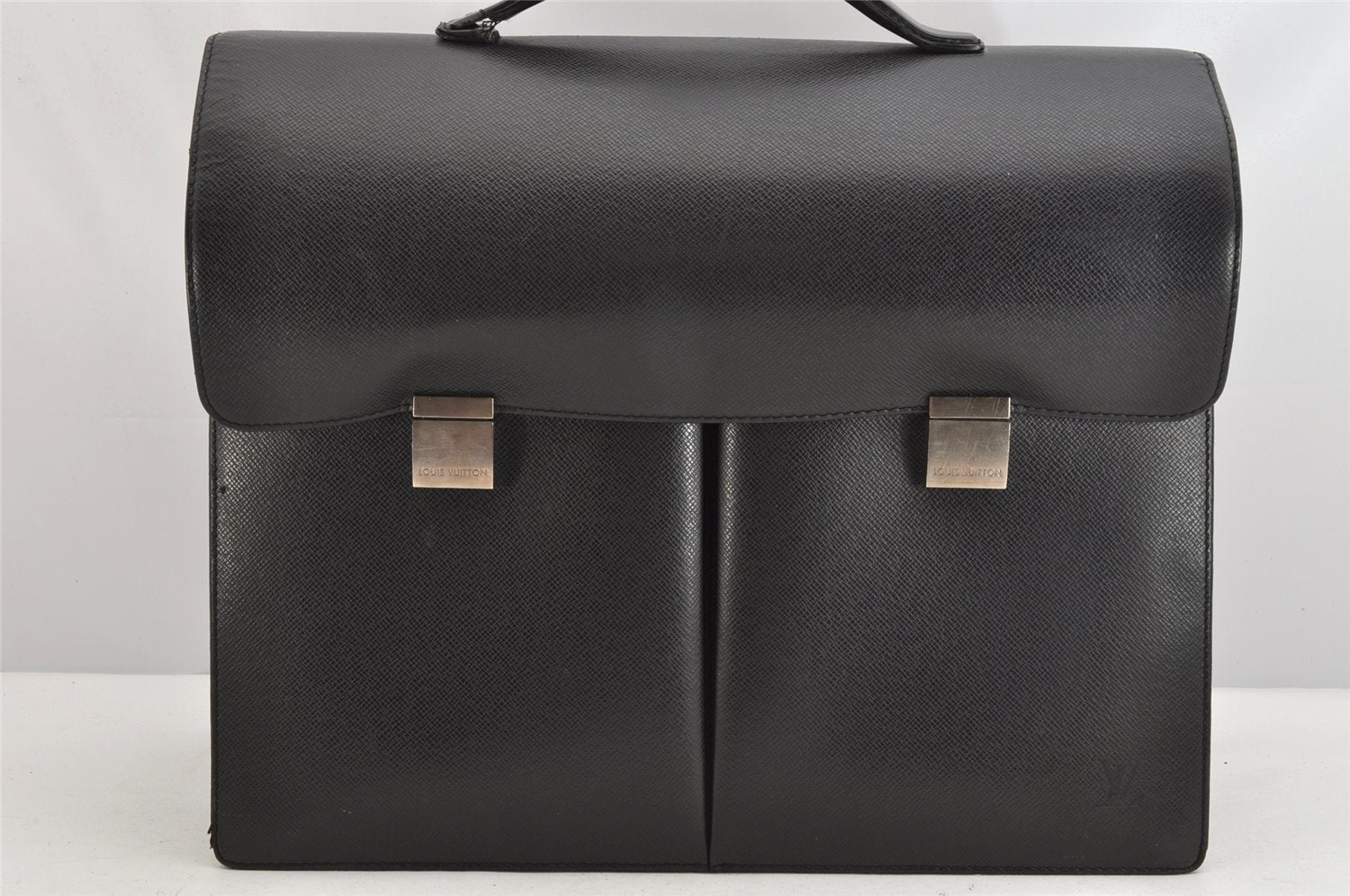 Authentic Louis Vuitton Taiga Serviette Kazan Briefcase Black M30802 LV 1331K