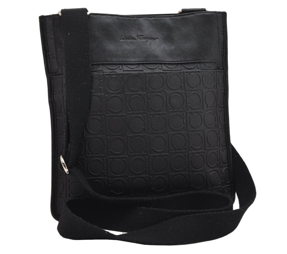 Authentic Salvatore Ferragamo Gancini Leather Shoulder Bag Black 1338K