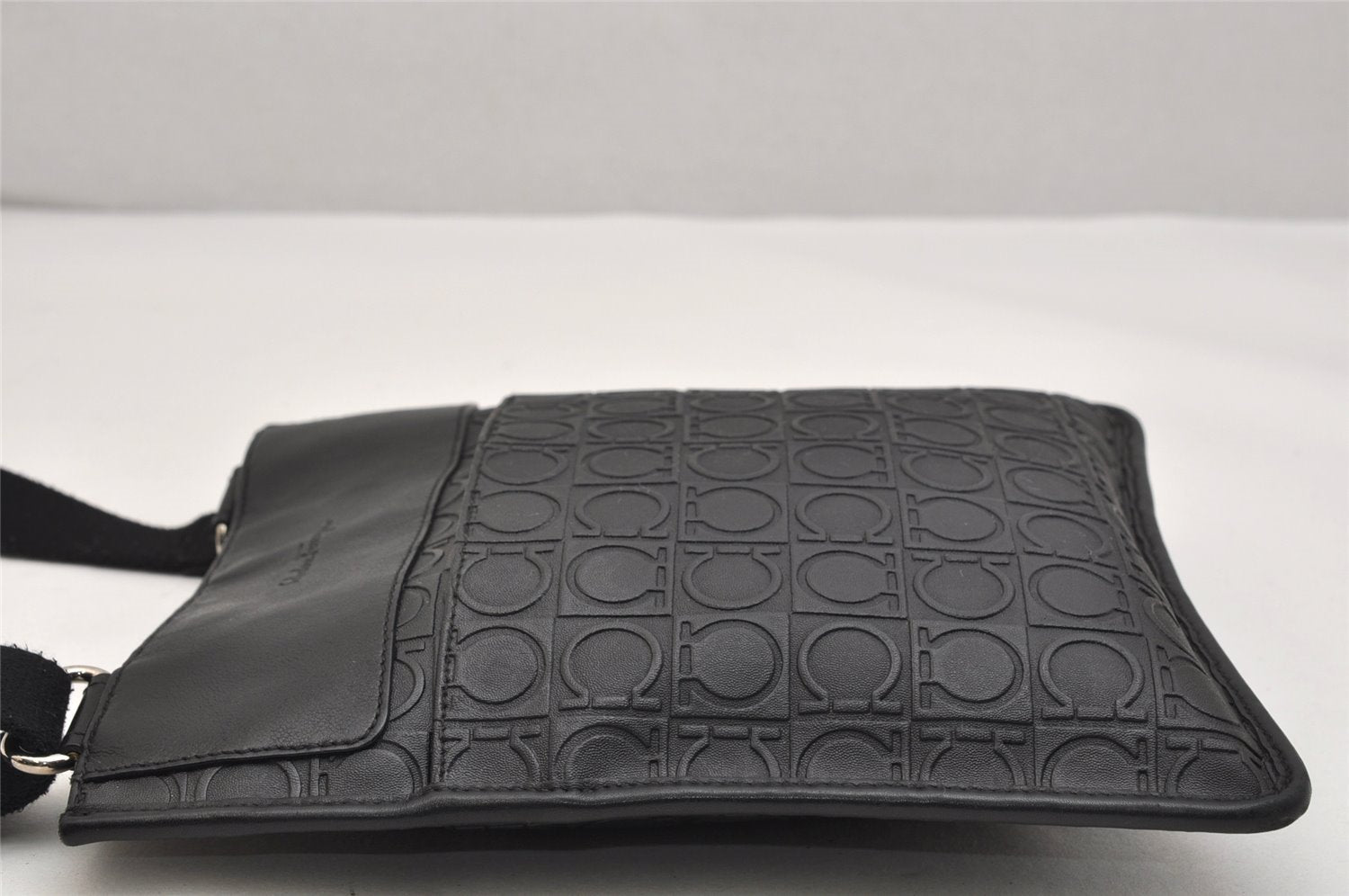 Authentic Salvatore Ferragamo Gancini Leather Shoulder Bag Black 1338K