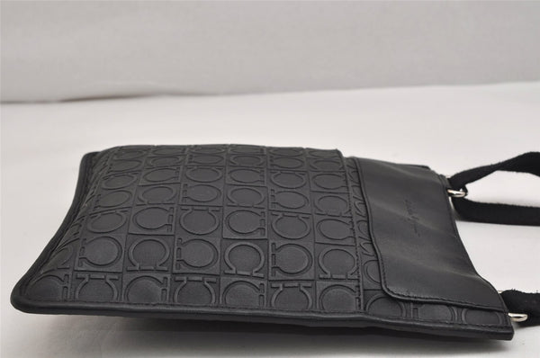 Authentic Salvatore Ferragamo Gancini Leather Shoulder Bag Black 1338K
