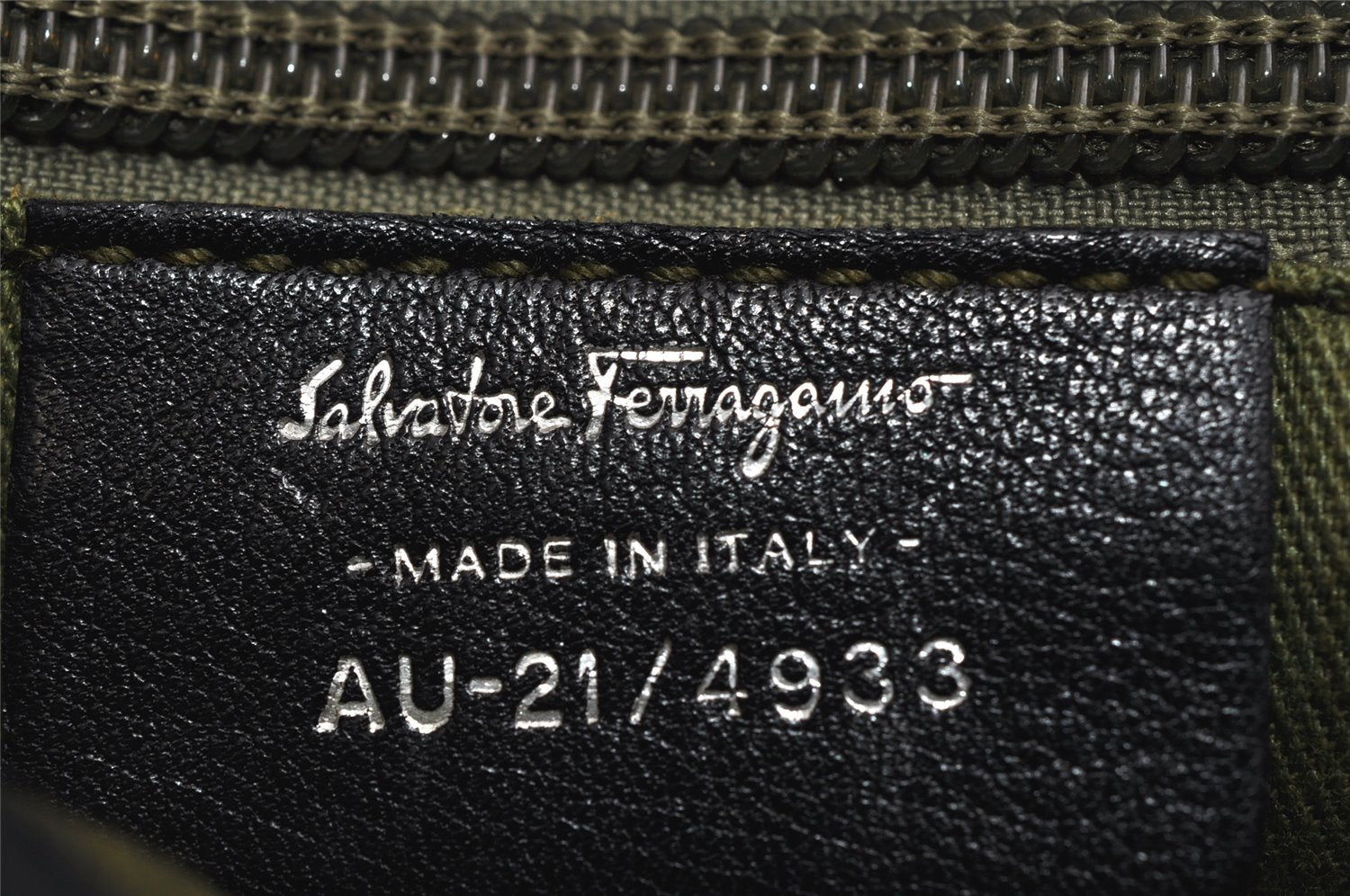 Authentic Salvatore Ferragamo Gancini Leather Shoulder Bag Black 1338K