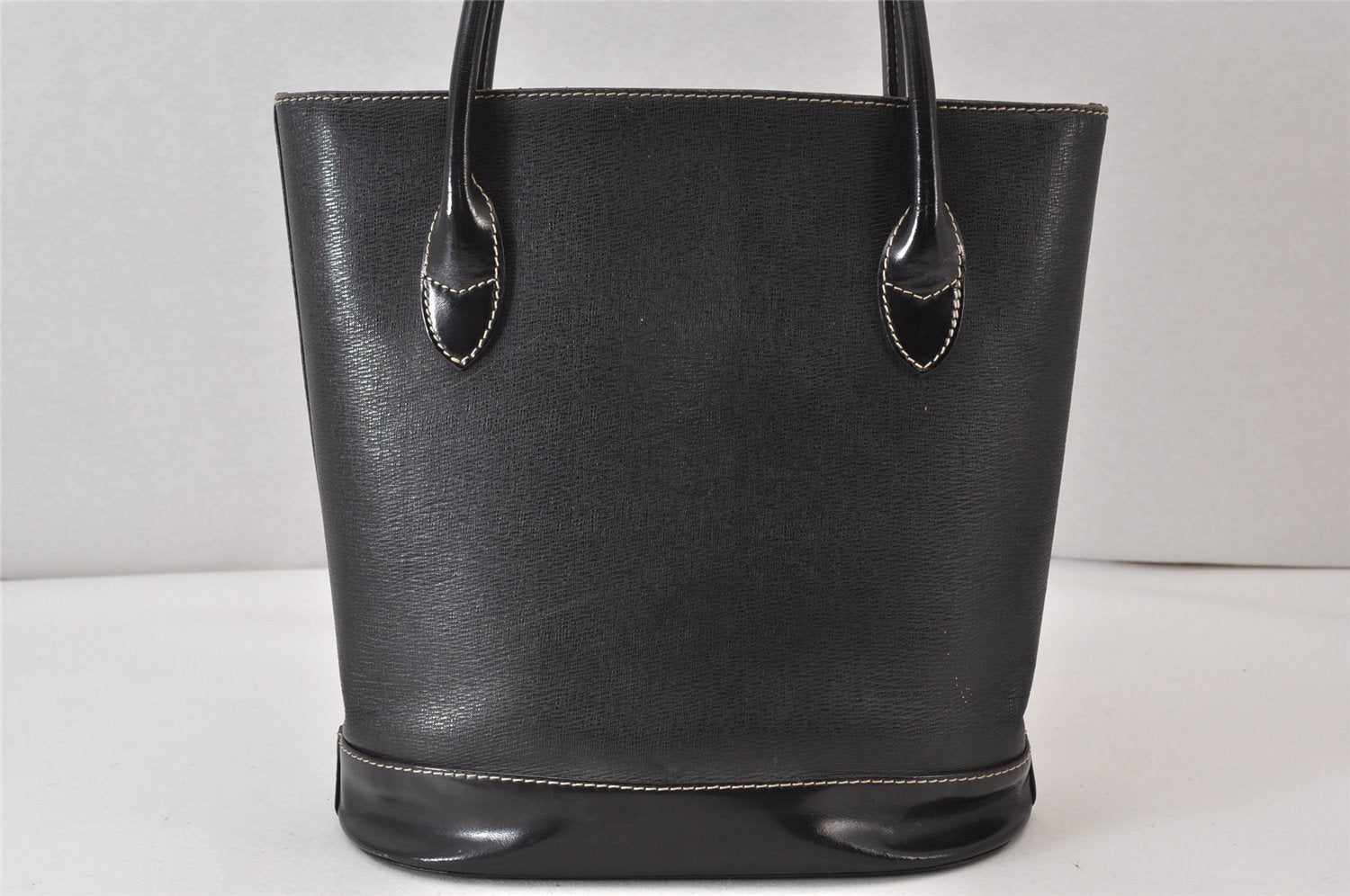 Authentic BURBERRY Vintage Leather Enamel Shoulder Hand Bag Purse Black 1339K