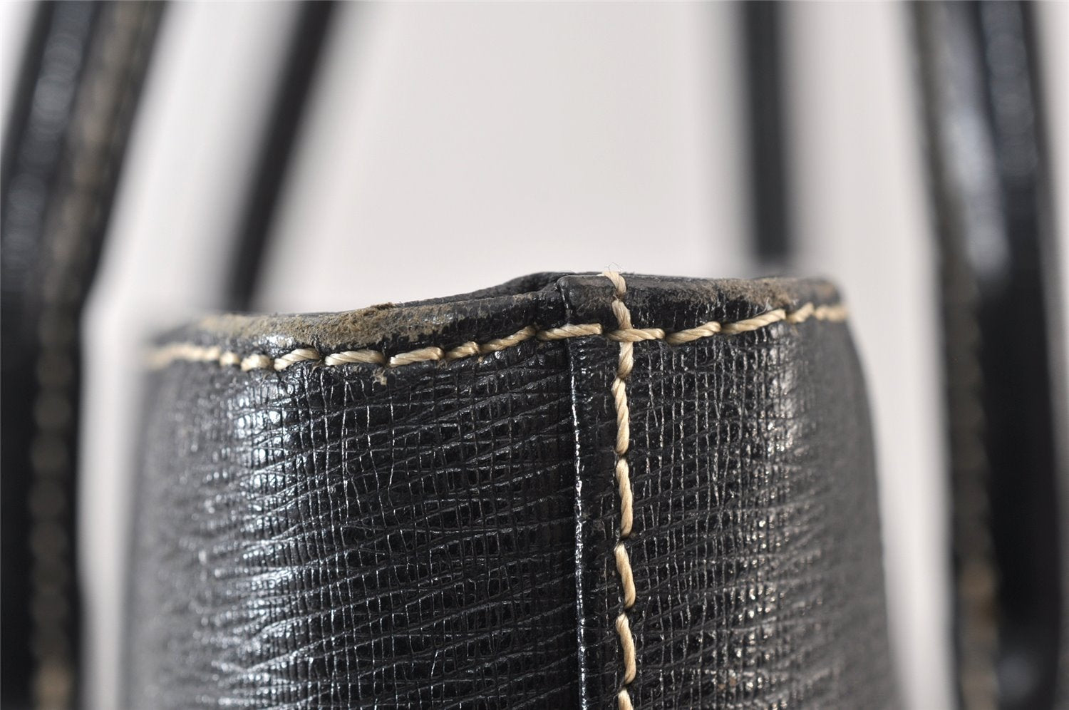 Authentic BURBERRY Vintage Leather Enamel Shoulder Hand Bag Purse Black 1339K