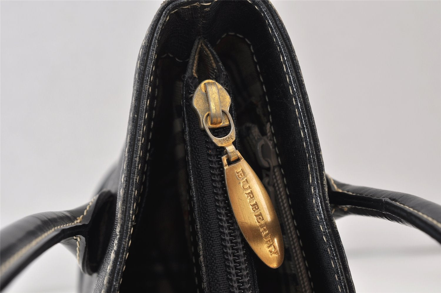 Authentic BURBERRY Vintage Leather Enamel Shoulder Hand Bag Purse Black 1339K