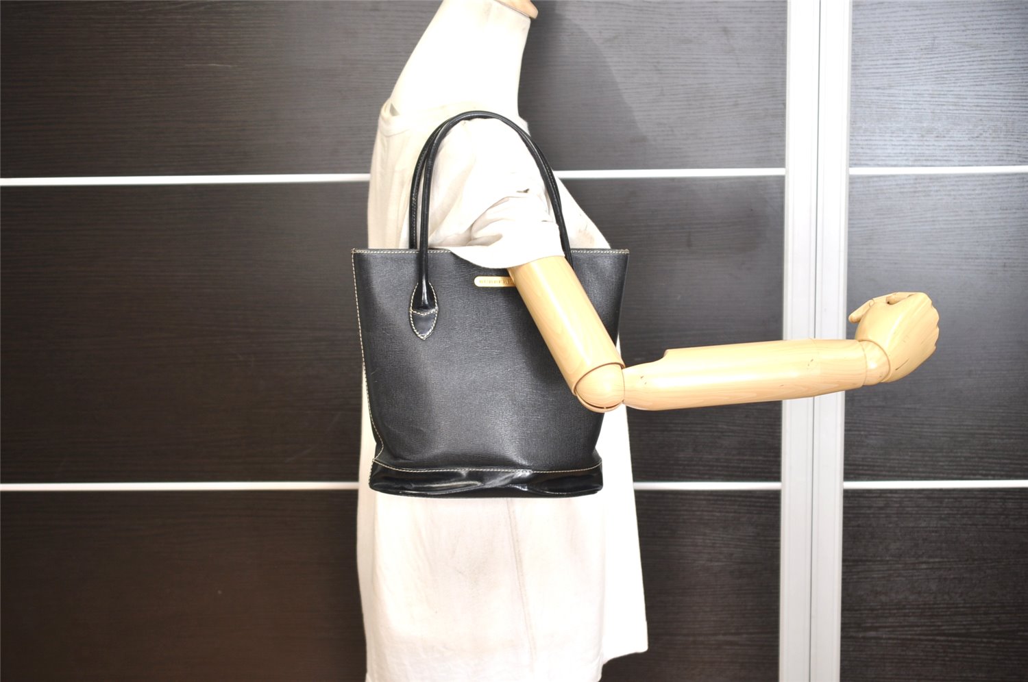 Authentic BURBERRY Vintage Leather Enamel Shoulder Hand Bag Purse Black 1339K