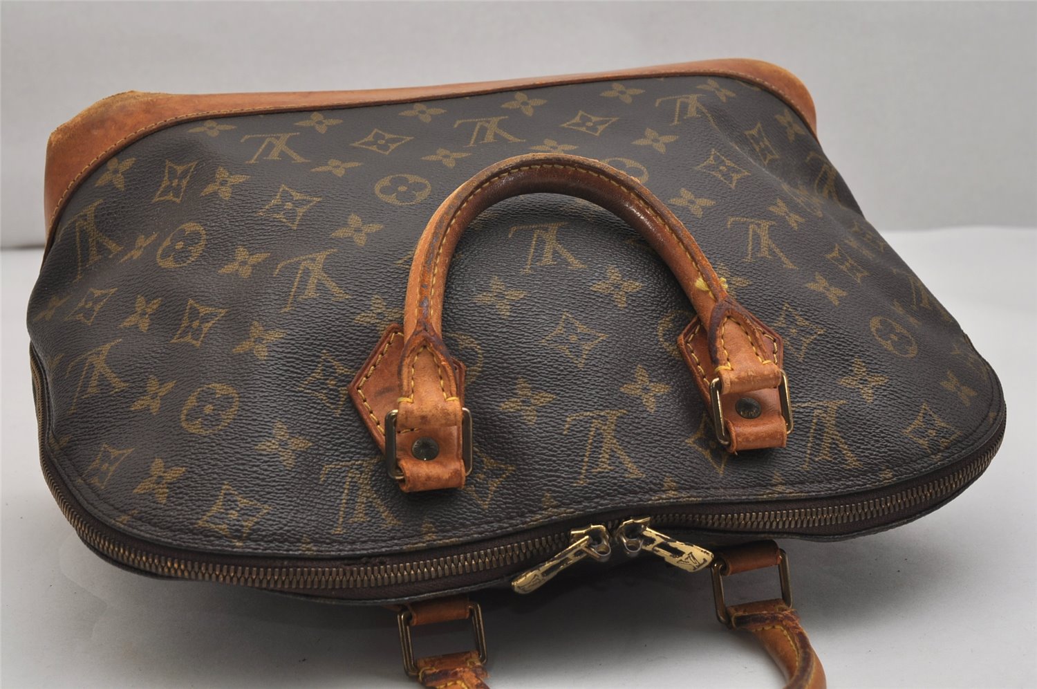 Authentic Louis Vuitton Monogram Alma Hand Bag Purse M51130 LV 1348K