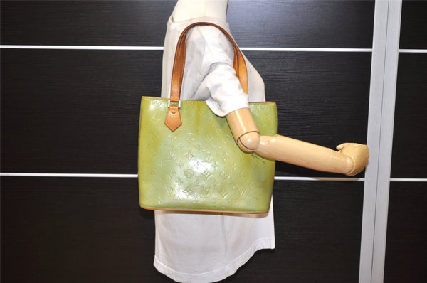 Authentic Louis Vuitton Vernis Houston Shoulder Bag Light Green M91005 LV 1349K