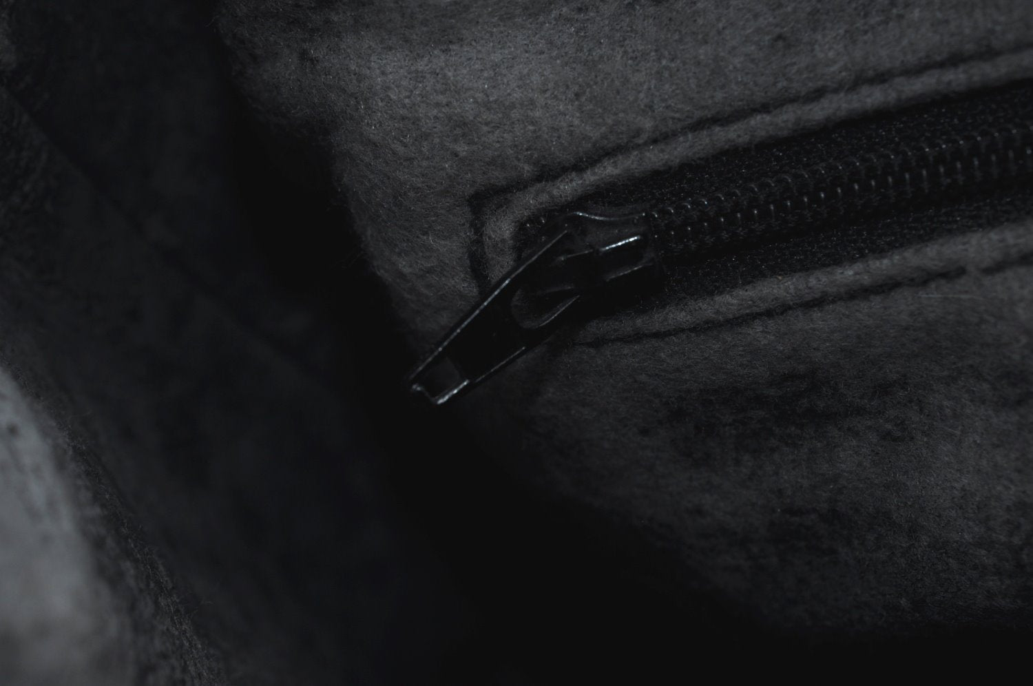 Authentic GUCCI Micro GG PVC Leather Shoulder Cross Body Bag Purse Black 1350H