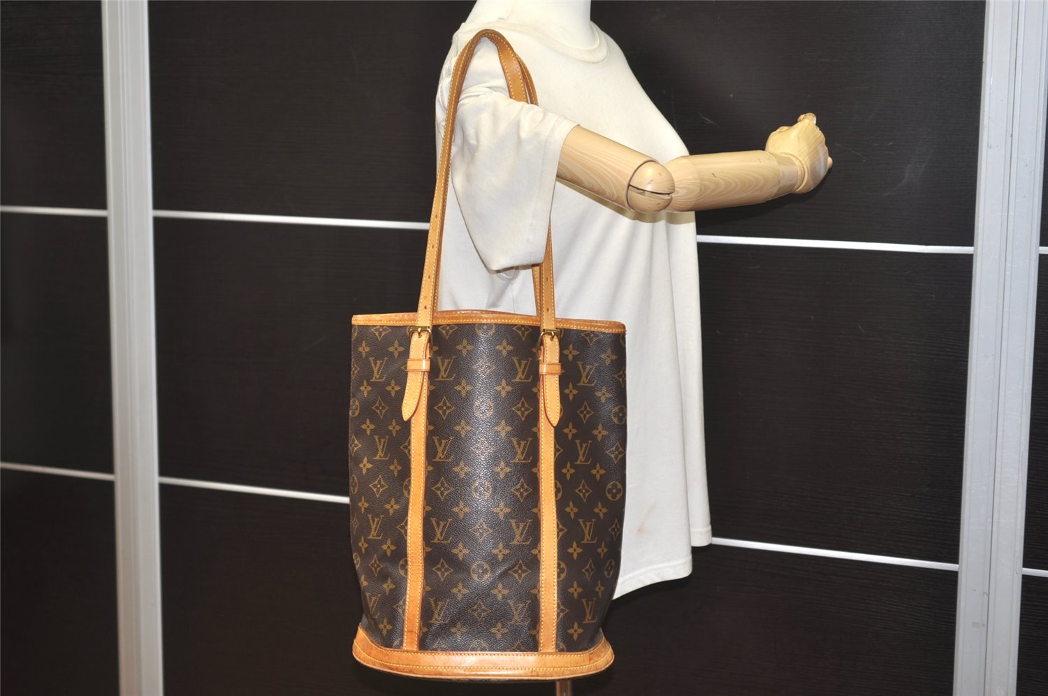 Authentic Louis Vuitton Monogram Bucket GM Shoulder Tote Bag M42236 Junk 1350K