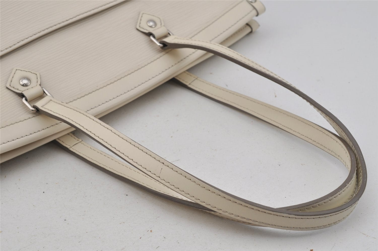 Authentic Louis Vuitton Epi Madeleine GM White Shoulder Bag M5934J LV 1351J