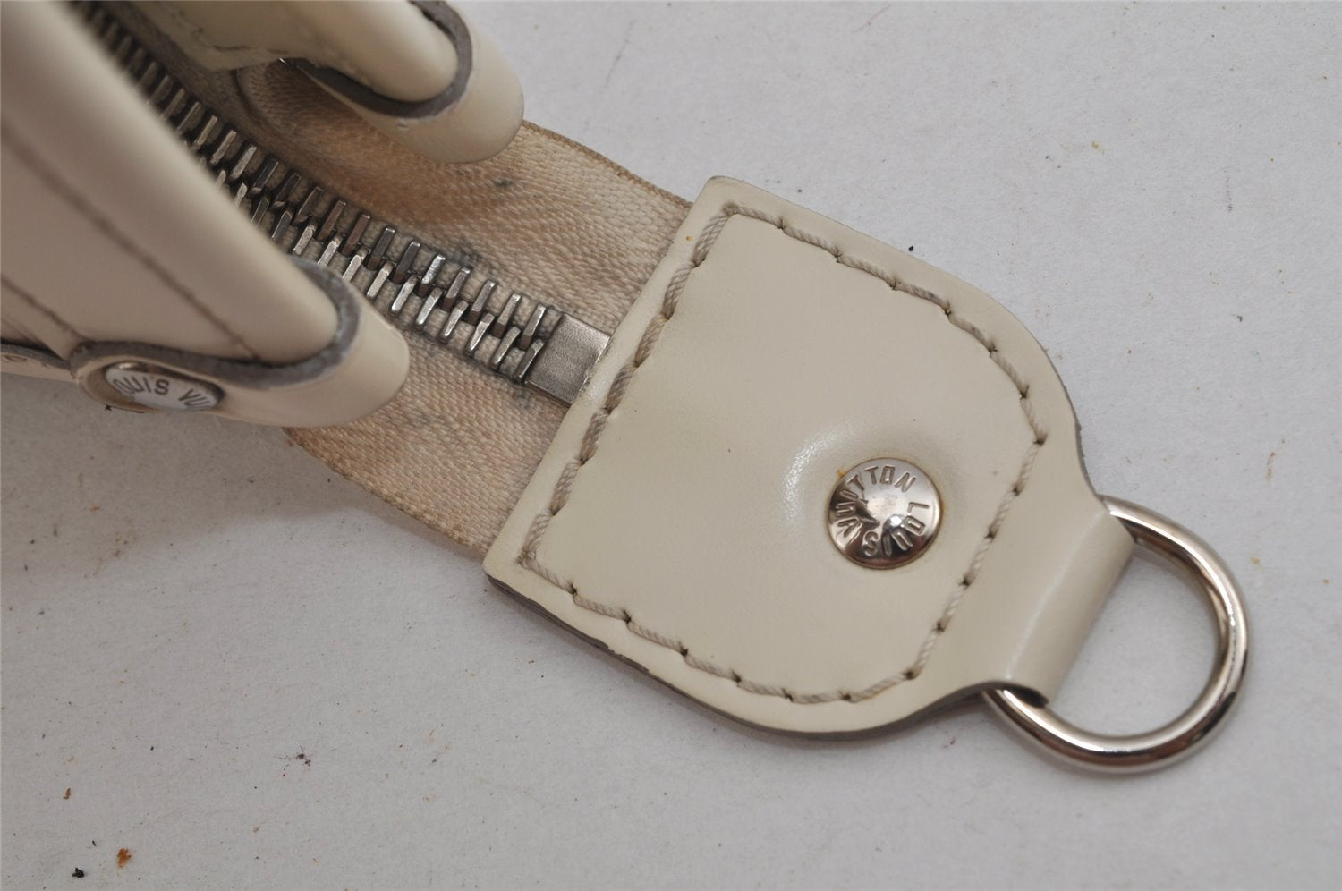 Authentic Louis Vuitton Epi Madeleine GM White Shoulder Bag M5934J LV 1351J