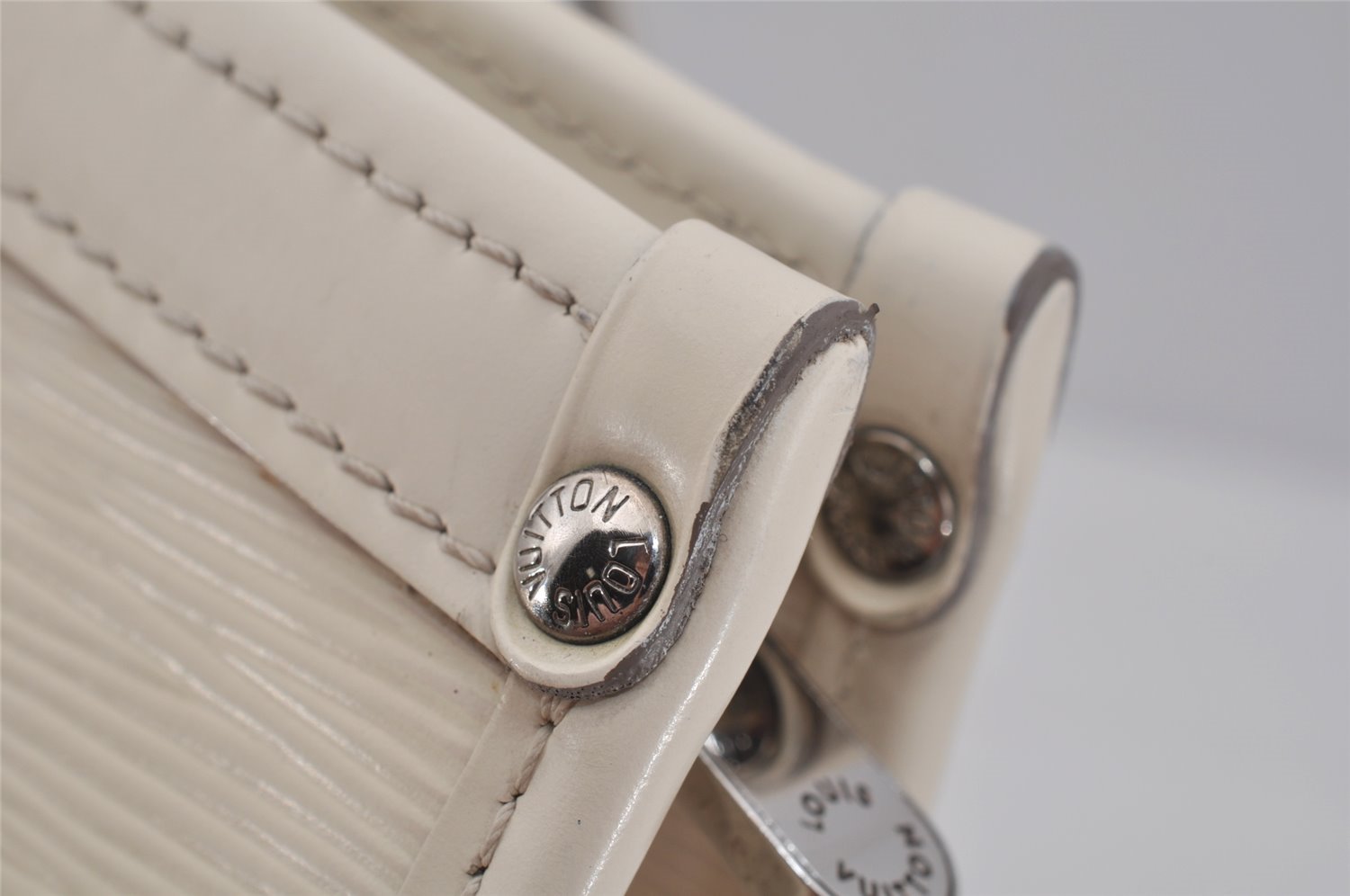 Authentic Louis Vuitton Epi Madeleine GM White Shoulder Bag M5934J LV 1351J