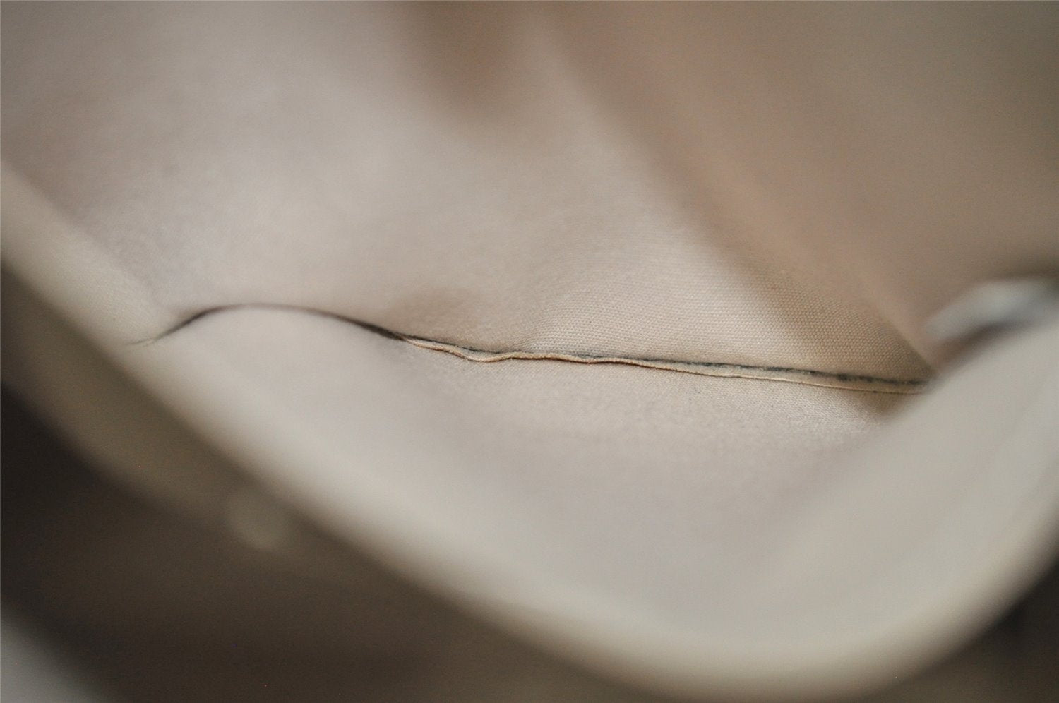 Authentic Louis Vuitton Epi Madeleine GM White Shoulder Bag M5934J LV 1351J