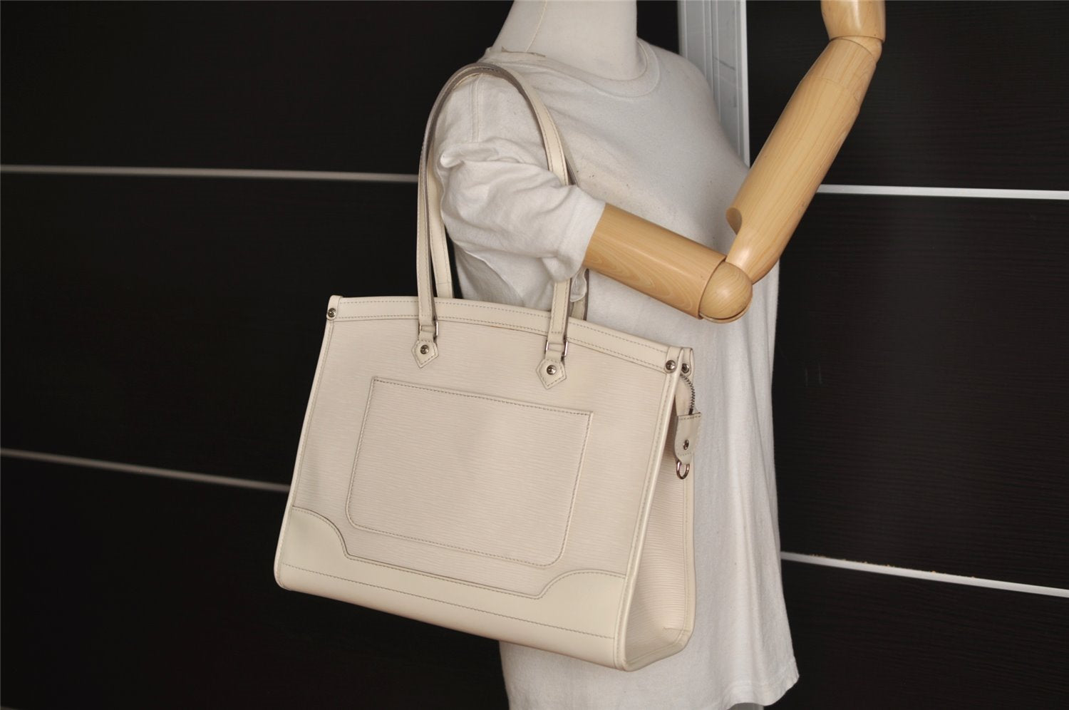 Authentic Louis Vuitton Epi Madeleine GM White Shoulder Bag M5934J LV 1351J