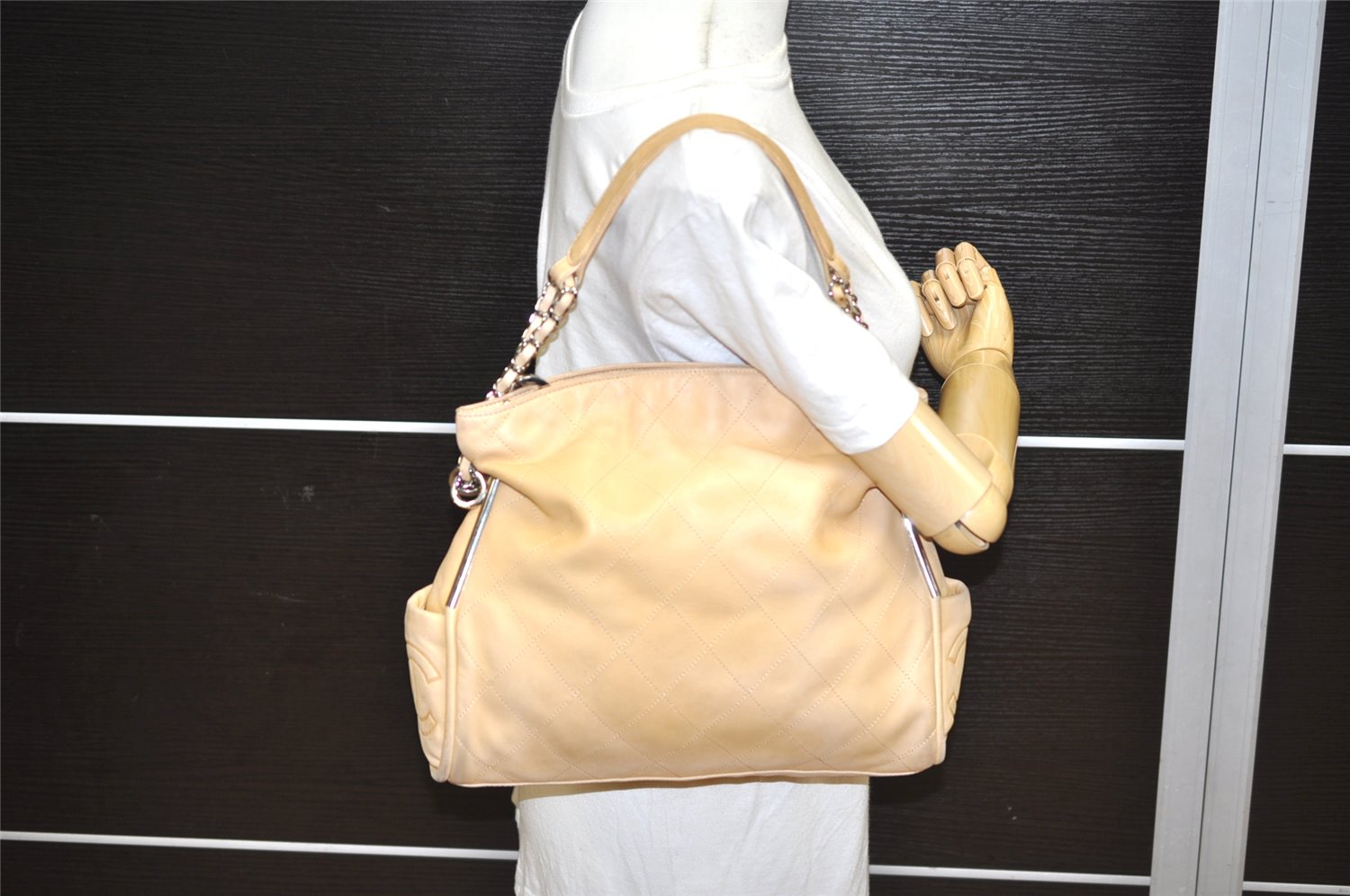 Authentic CHANEL Lamb Skin Matelasse Chain Shoulder Hand Bag Beige CC Logo 1353K