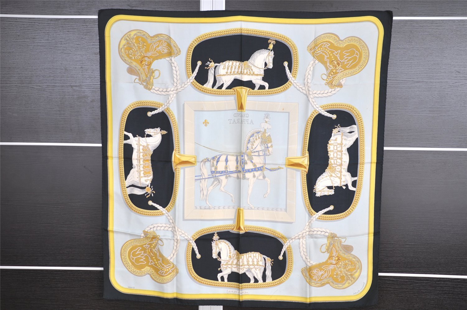 Authentic HERMES Carre 90 Scarf 