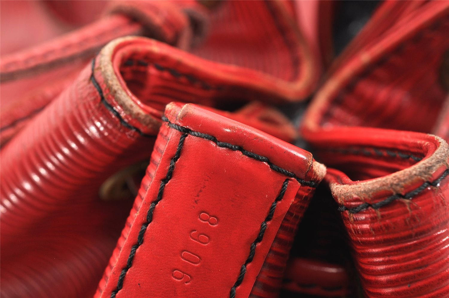 Authentic Louis Vuitton Epi Petit Noe Shoulder Drawstring Bag M44107 Red 1366I