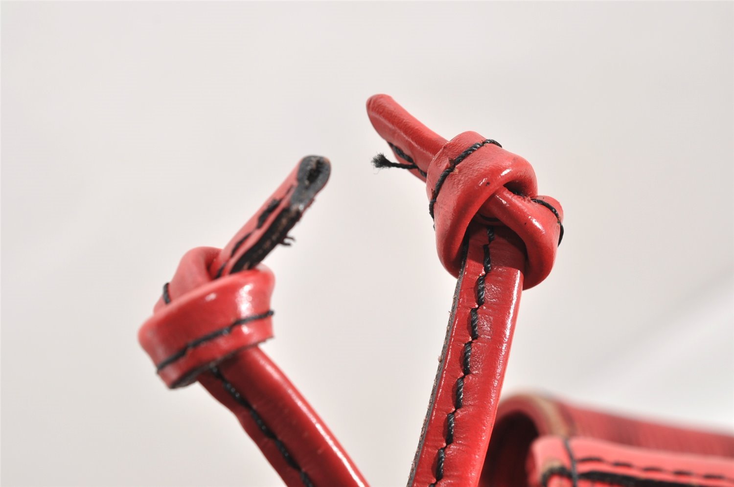 Authentic Louis Vuitton Epi Petit Noe Shoulder Drawstring Bag M44107 Red 1366I