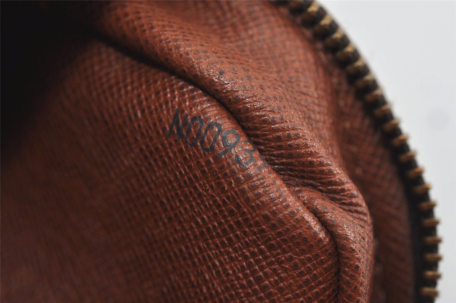 Authentic Louis Vuitton Monogram Nile Shoulder Cross Body Bag M45244 LV 1370I