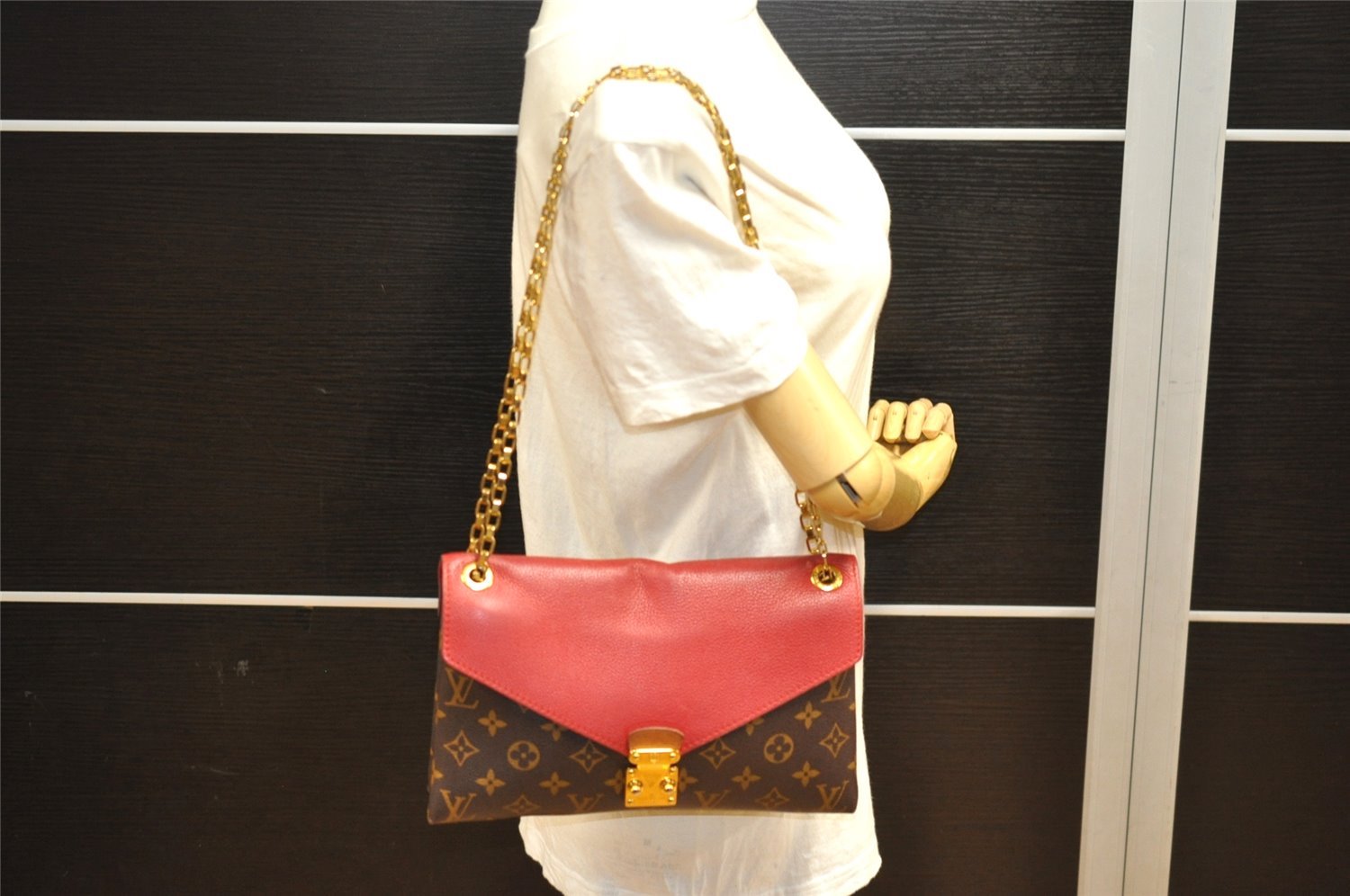 Authentic Louis Vuitton Monogram Pallas Chain Shoulder Bag Red M41201 LV 1371J