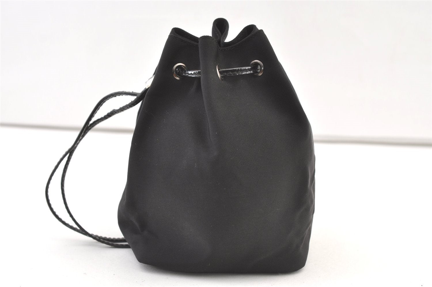 Authentic GUCCI Drawstring Hand Bag Purse Nylon Enamel Black 1401K