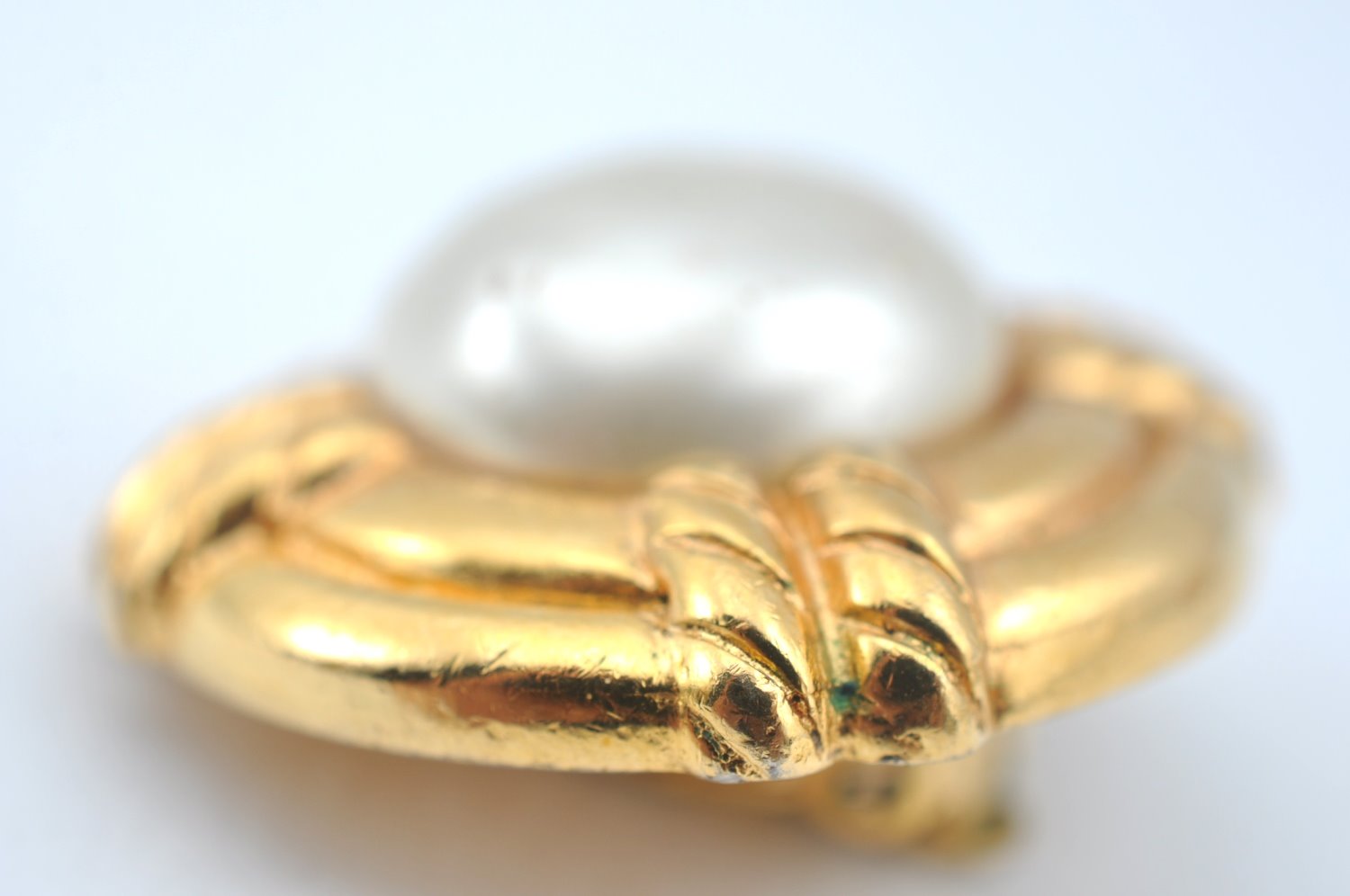 Authentic CHANEL Imitation Pearl Clip-On Earrings CC Logo Gold Plated Box 1414J
