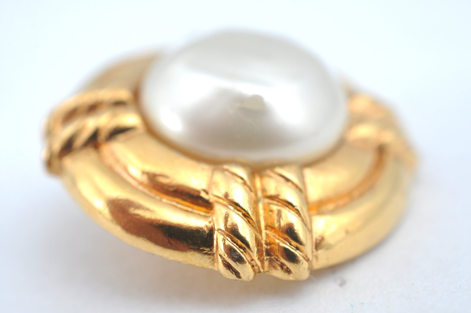 Authentic CHANEL Imitation Pearl Clip-On Earrings CC Logo Gold Plated Box 1414J